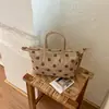 E-commerce Transfronteiriço Design de Nicho Bolinhas 2026 Novo Estilo Tendência Sensação de Luxo Ombro Único Versátil Para o Trabalho Elegante Bolsa Tote