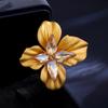 Broche de flor de cuatro hojas exagerado europeo y americano, ramillete de alta gama para mujer, elegante y a la moda, prendedor de cristal personalizado, accesorio para traje.