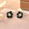Pendientes de Camelia Blanca y Negra con Circonita, de Aspecto de Alta Gama, Estilo Lujo Ligero, Diseño de Goteo de Aceite a la Moda, Diseño de Nicho, Exquisitos Accesorios para Orejas