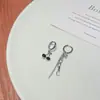 Brincos versáteis barraca de mercado noturno atacado Coreia do Sul brincos simples estourados design de nicho feminino brincos de temperamento da moda