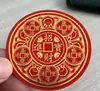 Abra a porta para ver o sapateiro, Moedas dos Cinco Imperadores na porta de entrada, Boas-vindas à riqueza na porta principal, Cole o adesivo metálico 'Oficial Celestial Concede Bênçãos' na porta principal, Portas opostas.