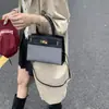 Nova bolsa de ombro feminina estilo coreano com design color-blocking, bolsa de mão de moda PU nicho, bolsa quadrada pequena para mulheres, atacado