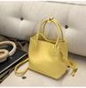 Bolsa de Balde Casual Simples Portátil de Verão para Mulheres 2026 Nova Moda Bolsa Feminina Versátil Bolsa de Ombro Transversal em Couro Macio