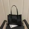 Bolsa Tote Retro de Alto Valor Moda de Inverno 2026 Grande Capacidade Versátil High-End Simples Casual Estilosa
