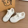 Zapatillas deportivas de entrenamiento alemanas casuales, planas, transpirables, a la moda, 2026, nuevas zapatillas blancas sencillas con cordones, versátiles para mujer, para primavera y otoño