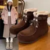 Botas de nieve de felpa estilo noreste para mujer, nueva colección de invierno 2026, forradas de polar, cálidas, botines con cordones, hacen que los pies parezcan más pequeños, zapatos de algodón para mujer