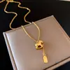 Collar con Colgante de Seguridad de Caballo del Año Zodiacal Bañado en Oro Real, Joyería de Cadena para Clavícula de Lujo Ligero de Nicho para Mujeres, Venta al por Mayor de Collares de Gama Alta