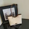 Bolsa Grande de Cor Blocada Feminina 2026 Outono/Inverno Nova Retro Simples de Ombro e Mão Versátil Bolsa Tote para o Dia a Dia