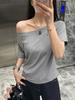Camiseta Feminina de Verão Estilo Americano com Ombro Caído, Manga Curta, Algodão, Estilo Coreano Solto, Estilo Preguiçoso, Design com Senso, Top Ombro a Ombro