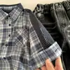 Camisa de Manga Comprida para Meninos 2026 Nova Estilo Primavera e Outono para Crianças Pequenas, Camisa Patchwork, Jaqueta Retrô Xadrez Estilo Coreano para Crianças, Tendência