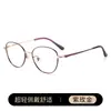 Gafas de prescripción de moda color té con leche para mujer con distancia interpupilar pequeña, montura de titanio puro C7019, montura de aspecto natural para caras cuadradas y redondas