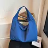 Bolsa de Axila Tendência e Estilosa Primavera e Verão 2026 Nova Moda Bolsa de Ombro em Nylon Bolsa de Mão Retrô para Mulheres