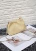 Bolsa Feminina de Couro Genuíno 2024 Verão Nova Chegada Ombro Crossbody Cloud Bag Casual Simples All-Match Estilo Nacional Cowhide Chain Bag
