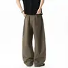Calça larga de corte reto retrô estilo americano para homens, com padrão espinha de peixe e silhueta reta e fluida, perfeita para o outono