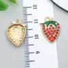 Accesorios para Joyería DIY Serie de Frutas Fresas Rojas Colgantes de Pendientes de Aleación Esmaltada Encantos Dulces para Pulsera y Collar