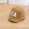 Boné de Veludo Cotelê Infantil Coreano Aba Curta Moda Outono Masculino e Feminino Bebê Cor Sólida Bordado com Letra Boné de Beisebol Tendência