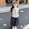 Conjunto de Tres Piezas para Niña de Primavera y Otoño: Chaleco, Top Rayado de Manga Larga Estilo Coreano con Puños de Linterna y Pantalones, Conjunto Casual Holgado para Niños