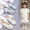 Sapatos de Princesa para Menina 2026 Primavera/Outono Novos Sapatos de Princesa Estilosos para Crianças Solado Macio Laço de Renda Sapato de Cristal para Menina