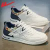 Sapatos HuiLi Masculinos Novo Estilo Mais Vendido Primavera Versátil Sapatos Brancos Tênis Masculinos Sapatos com Painel de Couro Estilo Masculino