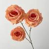 Flor Artificial Rosa Doce de 3 Cabeças Arranjo de Flores para Salão de Casamento Decoração de Flor Falsa Rosa de Múltiplas Cabeças Ornamentos para Sala de Estar