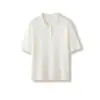 Colección Primavera/Verano 2026: Camisa polo nueva, lavable a máquina, de lana merino 100% de hilado fino, con frente de dos botones y manga corta.