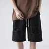 Pantalones cortos de cinco puntos lavados y rotos geniales para hombre, pantalones casuales holgados de pierna recta para el verano, jeans de pierna recta de moda con cordón