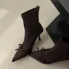 Primeiro Encontro com as Botas Curtas Satinadas com Laço de Bico Fino Estilo Francês Retrô para Mulheres, Novo Modelo Outono e Inverno, Versátil e Emagrecedoras com Elastano