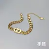 Collar de Acero de Titanio con Cadena Gruesa Dorada y Letra D Doble para Mujer, Estilo Hip-Hop, Cadena Corta para Clavícula, Accesorio Versátil, Estilo Europeo y Americano