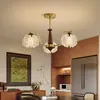 Araña de sala de estar estilo vintage, lámpara de dormitorio principal retro francesa de madera de fresno, lámpara de pasillo de alta gama con forma de pétalo de 6 luces, hierro