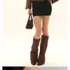 Botas femininas de comércio exterior transfronteiriço com bico fino, cano largo, fivela de metal reta, botas de comprimento médio, tamanho grande, salto grosso, botas femininas estilo calça