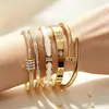 Bestseller transfronterizo europeo y americano, juego de 5 pulseras de cintura delgada para mujer, acero inoxidable con recubrimiento al vacío de 18 quilates, accesorios de mano de nicho y elegantes