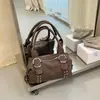 Bolsa de axila feminina de grande capacidade, nova coleção outono/inverno 2026, design de nicho, bolsa de ombro retrô, bolsa tote e bolsa almofada para o trabalho