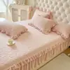 Cubrecama Acolchado de Encaje de Terciopelo de Leche Falda de Cama Dos en Uno Otoño Invierno Terciopelo de Coral Pieza Única Juego de Cubrecama Cálido Nuevo Estilo 2025