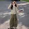 Conjunto de Otoño para Niña 2026 Nuevo Estilo Coreano Sudadera Corta con Capucha con Bufanda y Pantalones Rectos de Pierna Ancha Conjunto de Dos Piezas para Niños