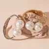Pulseira Aberta Redonda de Pérola Exagerada Europeia e Americana Pulseira de Moda Retrô Europeia e Americana Joia de Luxo Leve de Nicho de Alta Qualidade para Mulheres