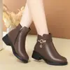 Botas Femininas de Algodão Forradas com Lã para o Inverno com Zíper Lateral, Botas de Couro Macio, Botas Curtas Fashionáveis Espessas para Mulheres, Sapatos de Algodão Quentes para Mães de Meia-Idade e Idosas