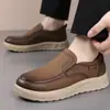 Zapatos casuales para hombre, nueva colección otoño/primavera, de suela gruesa, versátiles, modernos, de suela blanda, mocasines slip-on ligeros, adecuados para ropa de negocios