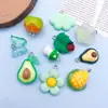 Colgante de resina verde aguacate gato bola de carne mariposa colgante hecho a mano joya de fruta artificial accesorio de pulsera bolsa
