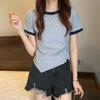 Camiseta de manga corta para mujer, diseño de verano, contraste de color, top corto irregular, moderna, combinable con todo, 2023