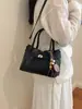 Bolso de cubo casual de moda transfronterizo 2025 otoño e invierno nuevo bolso de hombro con textura retro bolso de mano de personalidad bolso tote