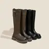 Botas para Mujer 938 Estilo Británico 2025 Otoño e Invierno Nueva Moda Botas Altas Suela Blanca Suela Gruesa Botas de Jinete Ensanchadas