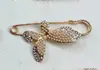 Nuevo Pin Exquisito para Pareja Broche Simple Elegante Estilo Chanel Accesorios Botón de Camisa Estilo Chino Pin de Botón para Mujer