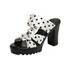 Chanclas de tacón alto de estilo coreano, novedad de verano 2026 para mujer, zapatos de tacón alto de suela gruesa para aumentar la altura, moda de verano para uso en exteriores, sandalias transfronterizas