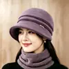 Nuevo gorro de punto de otoño e invierno para mujer, con protección para las orejas, engrosado para abrigar, un sombrero tipo cubo versátil y moderno para mamás