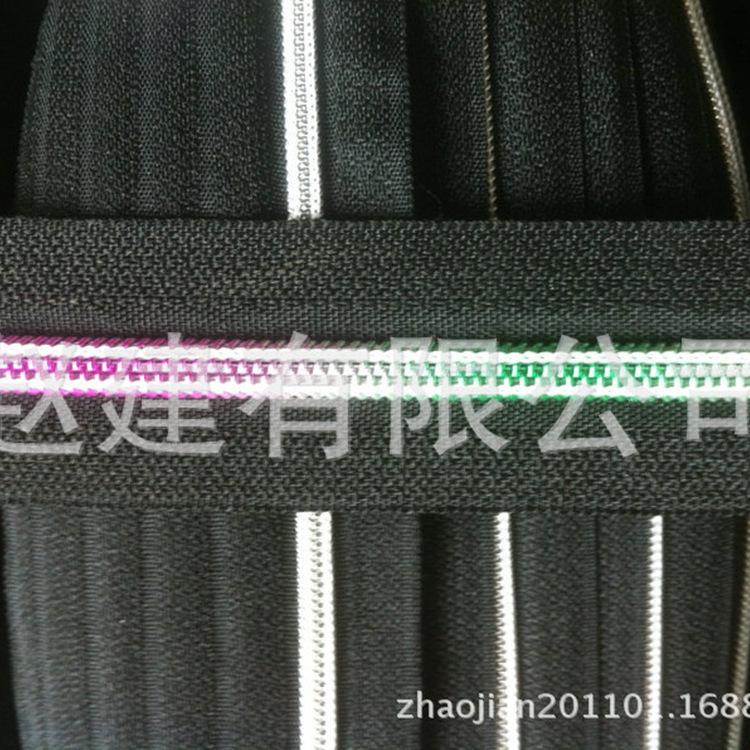 2312895584_1747809511