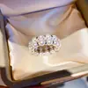 Anillo de Zirconia y Perla Electrochapado en Oro Real de 18 Quilates, Moderno y Versátil, Elegante Anillo para el Dedo Índice, Lujo Ligero, Joyería de Nicho de Gama Alta