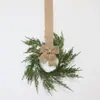 Corona de Navidad de Plástico de Cedro y Pino con Lazo y Cascabel Colgante para Armario, Directo del Fabricante para Ventas Transfronterizas