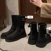 Versão Couro 2026 Novas Botas de Motocicleta Retrô com Tiras de Fivela, Bico Redondo, Solado Grosso, Botas Curtas de Cano Médio para Aumentar a Altura para Mulheres, Outono e Inverno