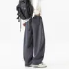 Pantalones de chándal grises oscuros con dobladillo curvo para hombre, pantalones deportivos de estilo americano rectos y holgados para otoño, pantalones casuales versátiles de moda con una bonita caída