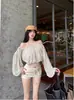 Camisa vintage de lunares estilo francés sin hombros y manga larga para mujer, blusa off-shoulder de moda única y chic para otoño